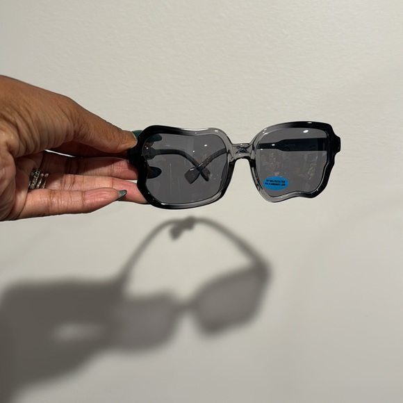 Sunnies - Picture 6 of 10